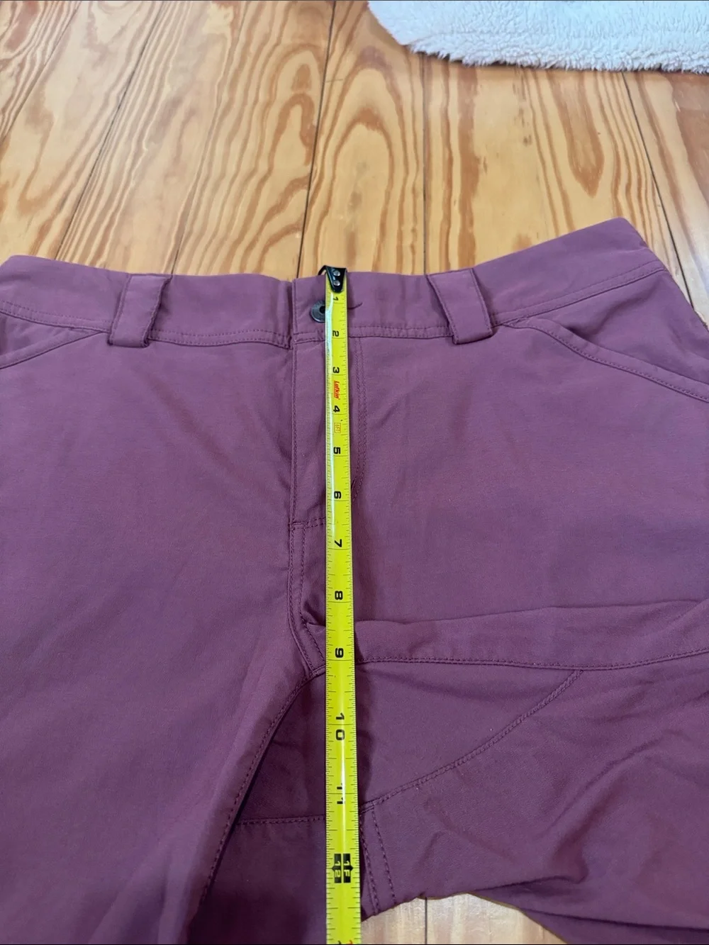 Duluth Trading Co Women's Cargo Shorts in Dusty Rose - Picture 5 of 9